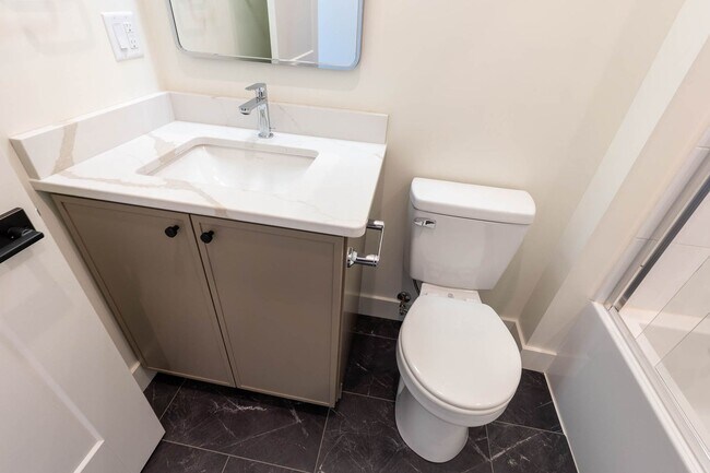 Building Photo - New Construction 4bd/3ba Townhouse