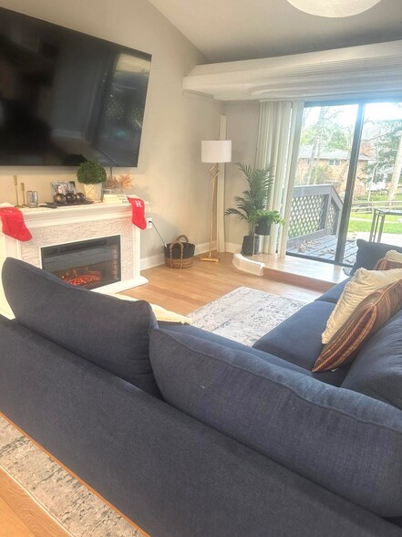 Building Photo - 9817 Inglemere Dr