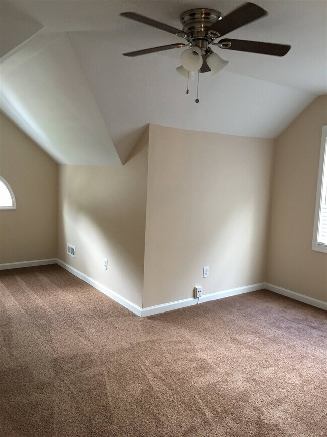 Building Photo - 111 Clarin Way