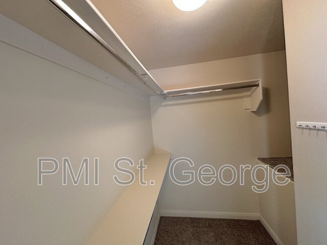 Building Photo - 340 1425 N St