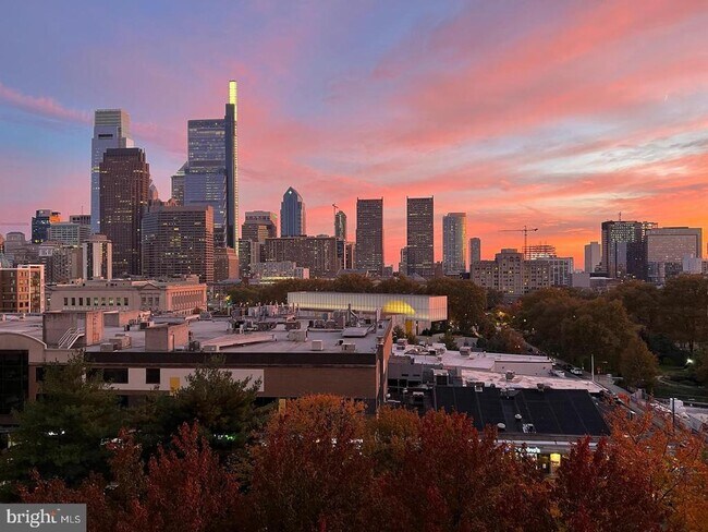 Building Photo - 2001 Hamilton St