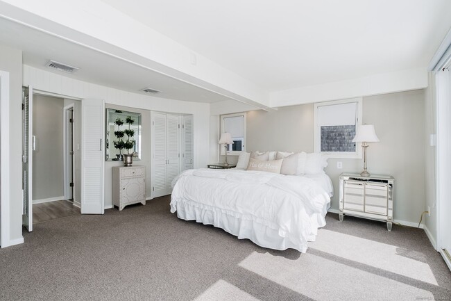 Building Photo - 1987 Fairfield Beach Rd