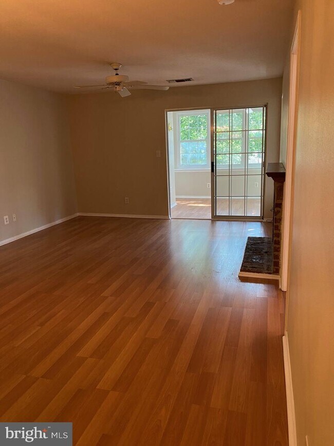 Building Photo - 310 Canterbury Rd