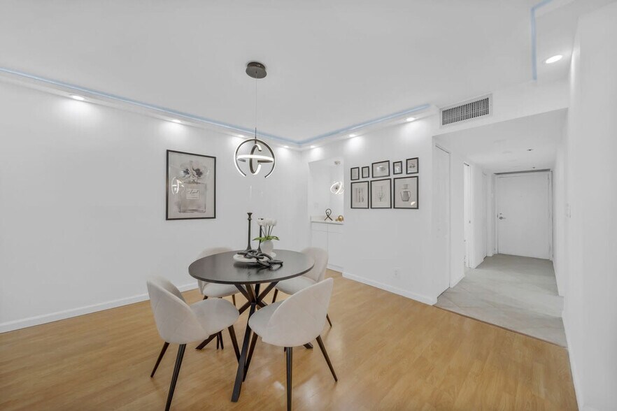Building Photo - 1717 N Bayshore Dr