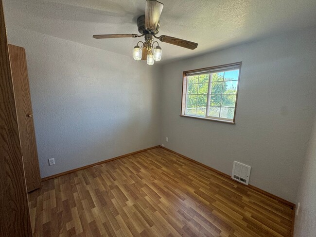 Building Photo - Solar power 3 bedroom 1 bath home with sho...
