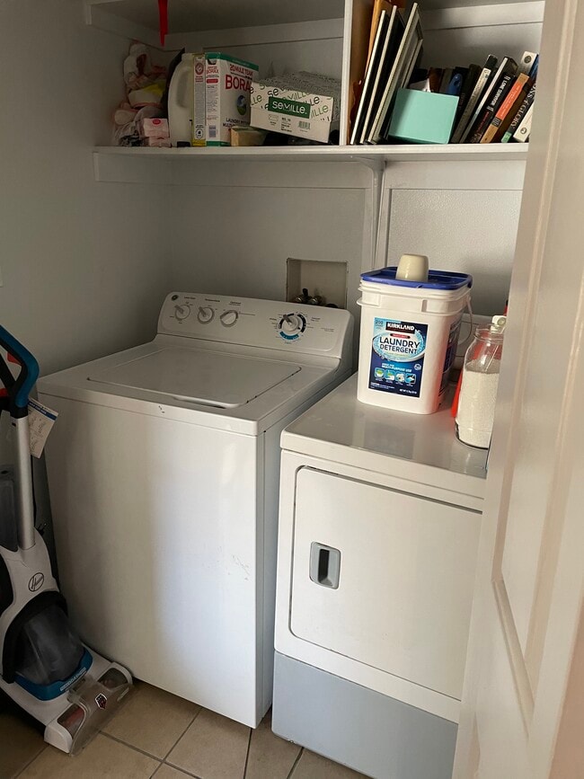 Building Photo - 258 S 200 W