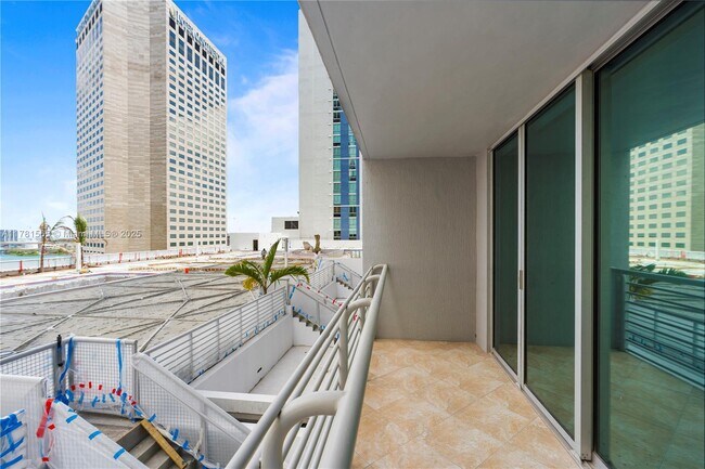 Building Photo - 325 S Biscayne Blvd