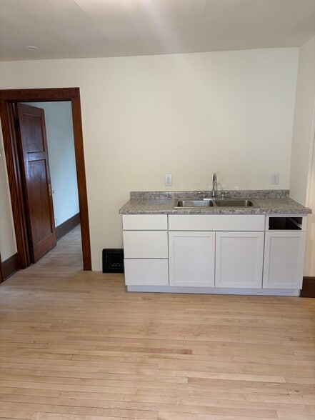 Building Photo - 1434 S 56th St