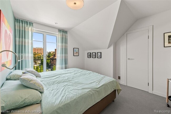 Building Photo - 284 Eliot St