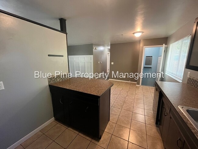 Building Photo - 611 Starlite Ave