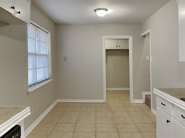 Building Photo - 5753 Wimbleton Way