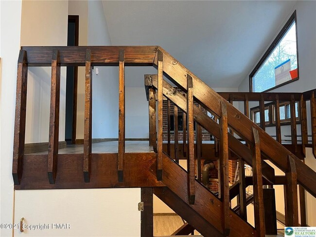 Building Photo - 3322 Woodland Dr