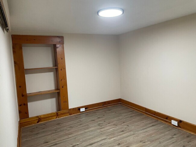 Building Photo - 005 Stanton