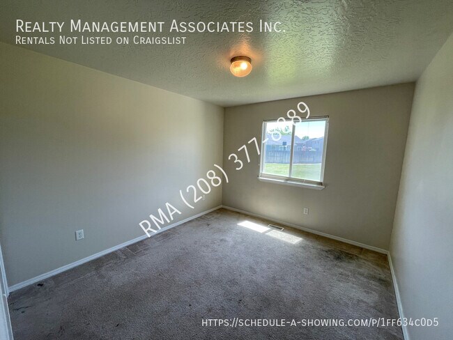 Building Photo - 5118 Lathrop Pl