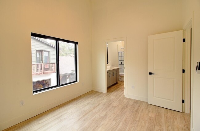 Building Photo - 1221 East Emma Drive