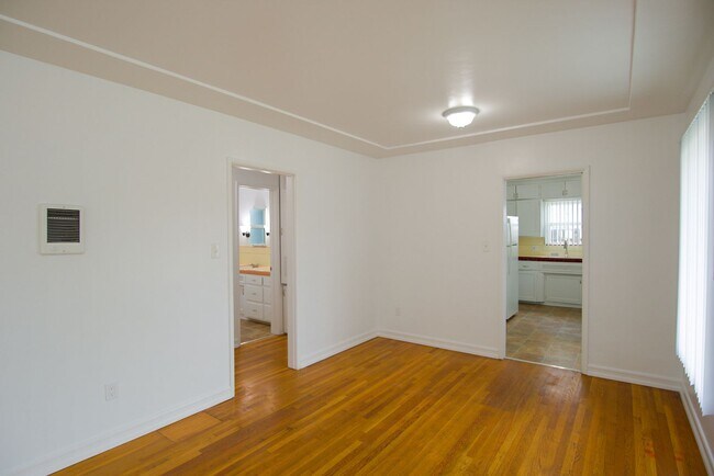 Building Photo - 170-170 1/2 Garret Avenue