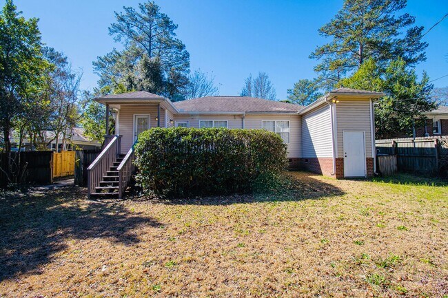 Building Photo - Charming 3 Bedroom, 2 Bathroom in Rosewood - Available May 2026!