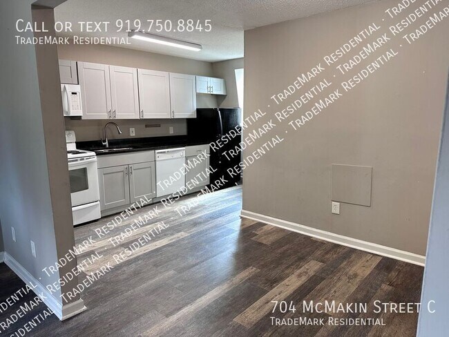 Building Photo - 704 McMakin St