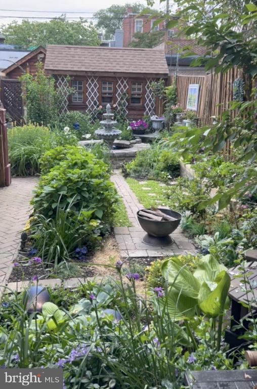 Building Photo - 721 12th St SE