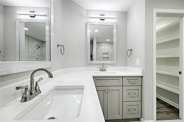 Building Photo - 1605 Monterrey Dr