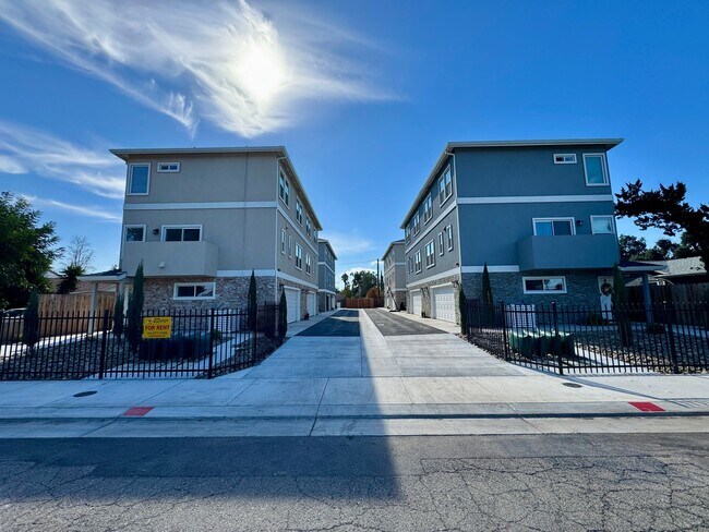 Building Photo - New Construction, All Solar, Three Bed, Th...