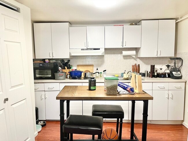 Building Photo - 9 Cedar St