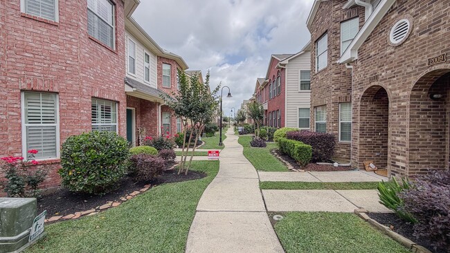 Building Photo - 1909 Kemah Village Dr