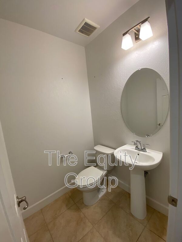 Building Photo - 1415 West Tyler Ct