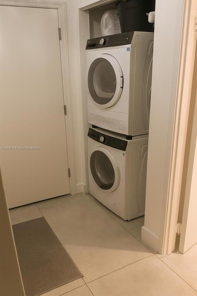 Building Photo - 1780 NE 191st St