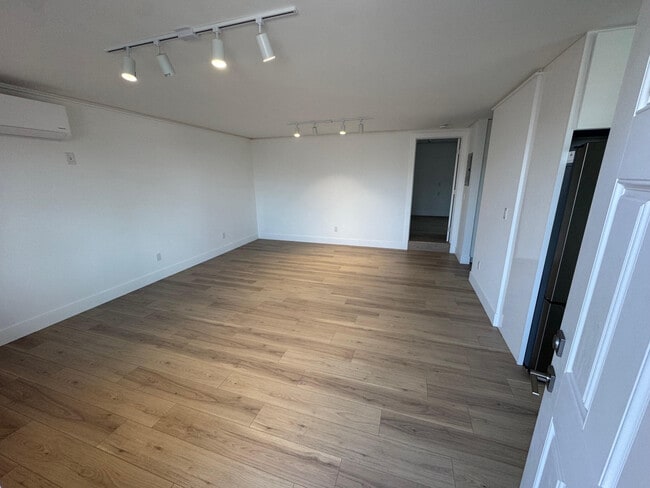 Main Room locking in - 848 16th St