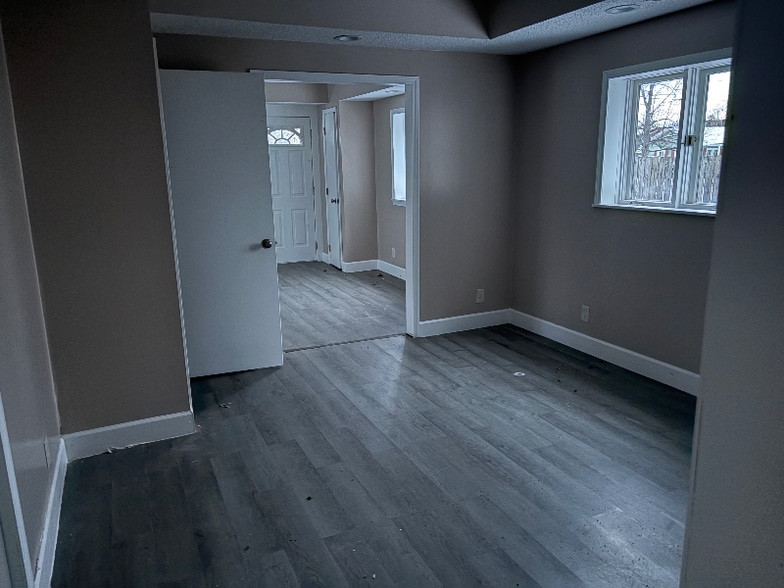 Building Photo - 2335 Maple Ave