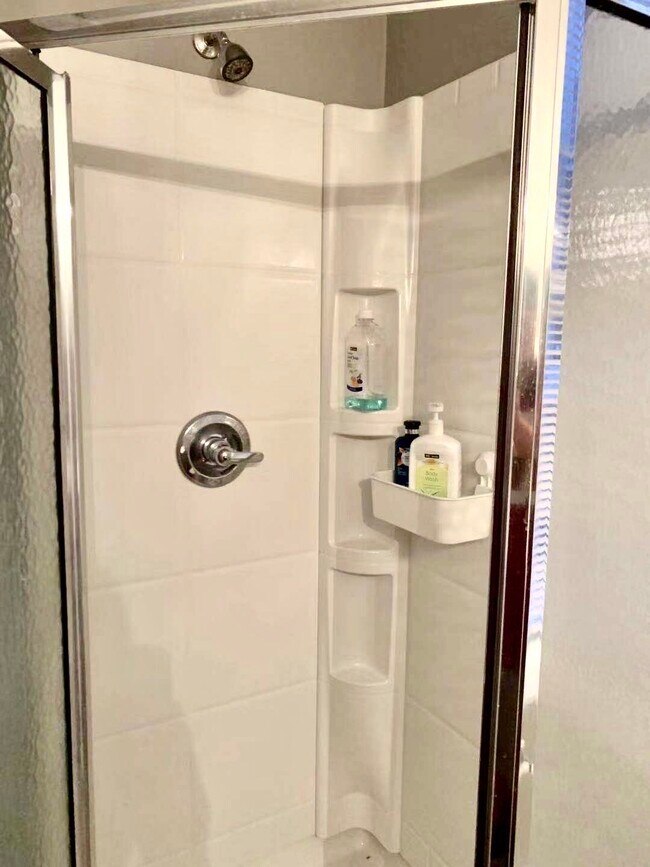 Building Photo - 913 N 15th St