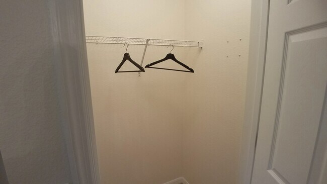 Building Photo - Beautiful Furnished 2/2.5  Pool View Condo x Rent Close to Universities.