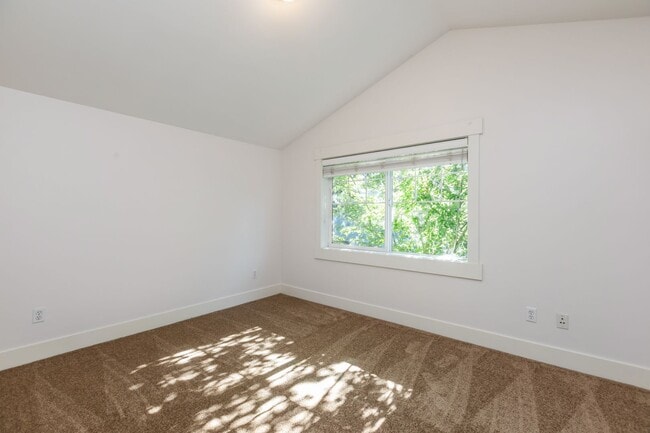 Building Photo - Charming 3 Bed Townhouse in Seattle