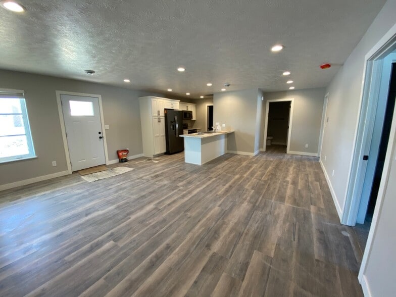 Building Photo - 2920 Sportsmans Dr