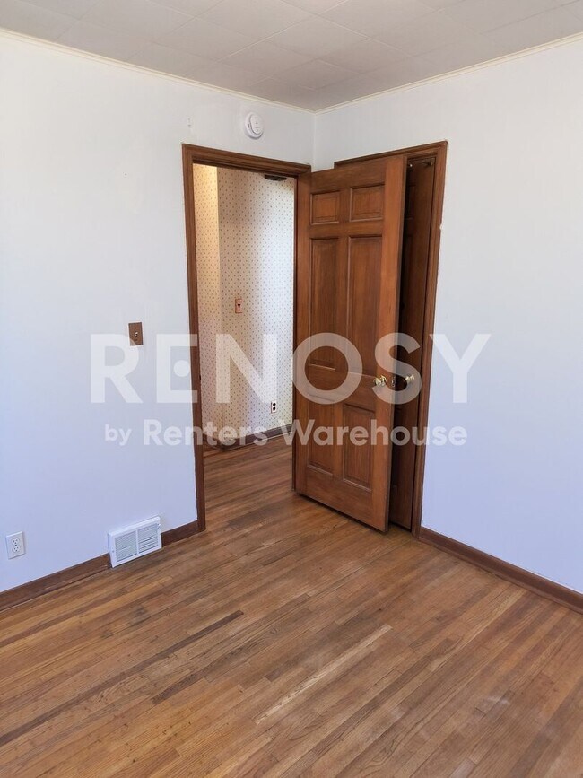 Building Photo - 6233 3rd Ave S