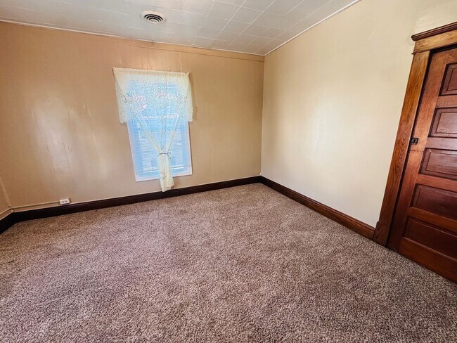 Building Photo - 420-422 Pennsylvania Ave