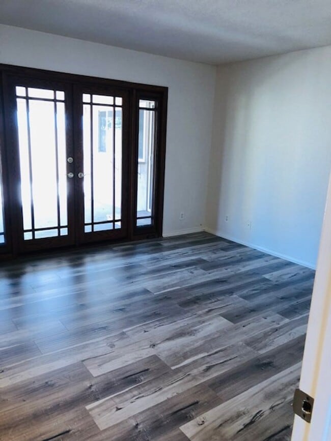 Building Photo - Stunning 3-Bed/2-Bath Entertainer's Dream ...