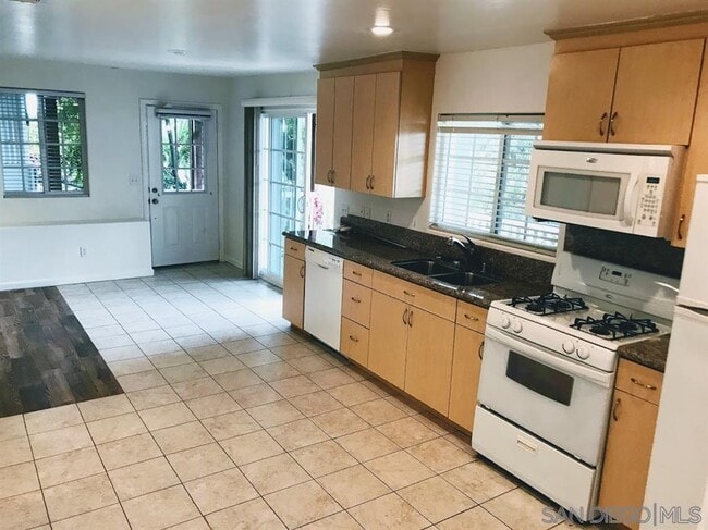 Building Photo - 1336 Bush St