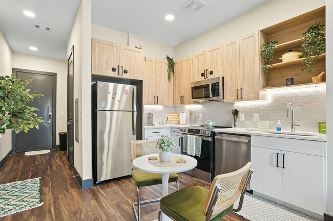 Building Photo - 9127 Research Blvd