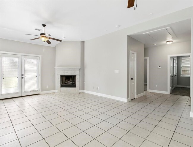 Building Photo - 304 Country Crossing Cir