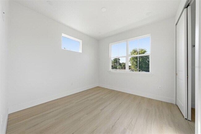 Building Photo - 1605 Bryn Mawr St