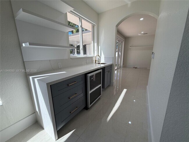 Building Photo - 364 SW 188th Ave