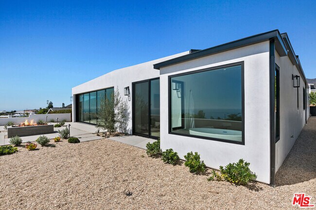 Building Photo - 3616 Shoreheights Dr