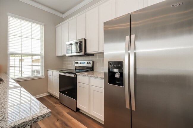 Building Photo - 18732 Lake Harbor Ct