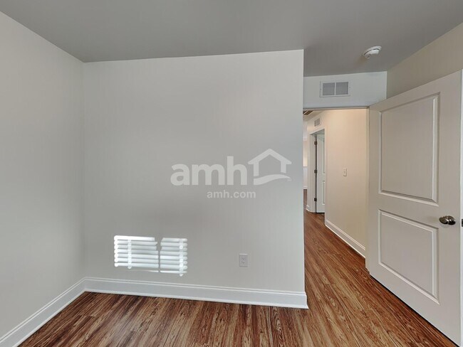 Building Photo - 106 Larragan Dr