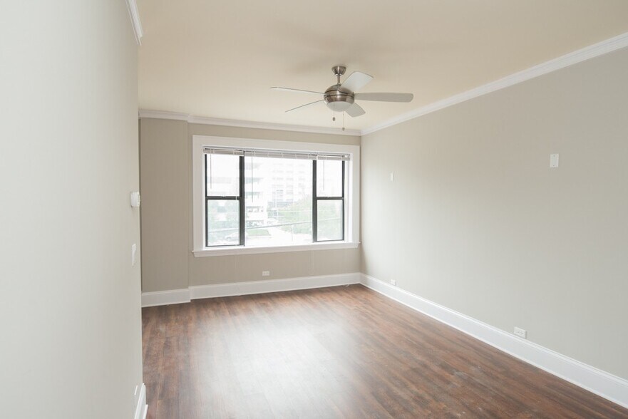 Building Photo - 817 W Lakeside Pl