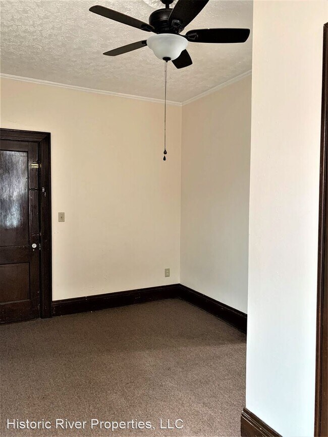 Building Photo - 215 11th St