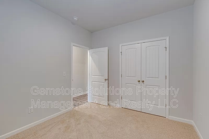 Building Photo - 608 Clifford Heights