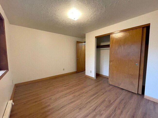 Building Photo - howad01